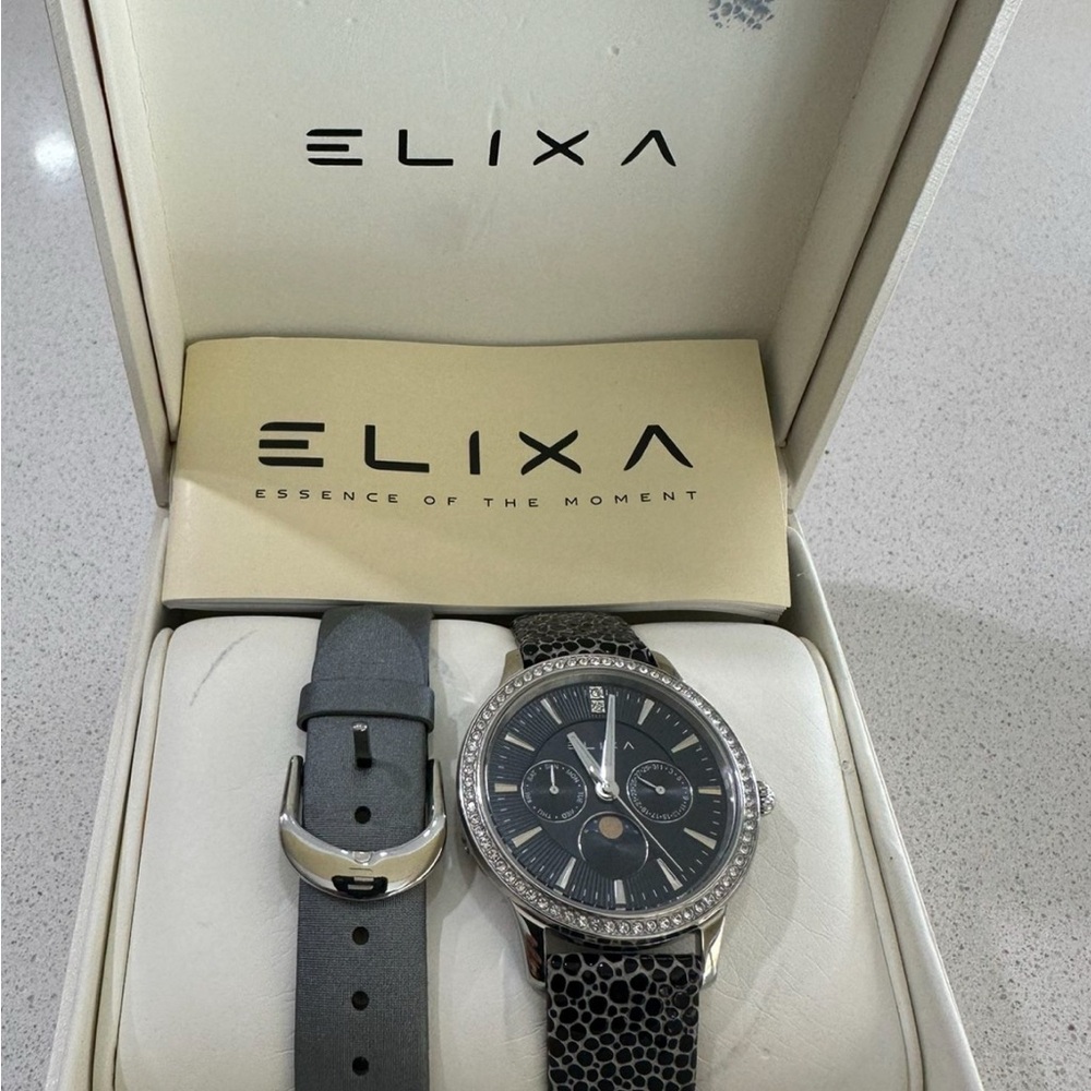 Black Watch With Versatile Interchangeable Straps - image 1